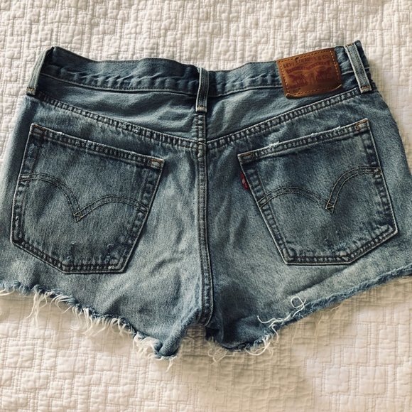 Levi denim shorts - Size W28 - Picture 2 of 6